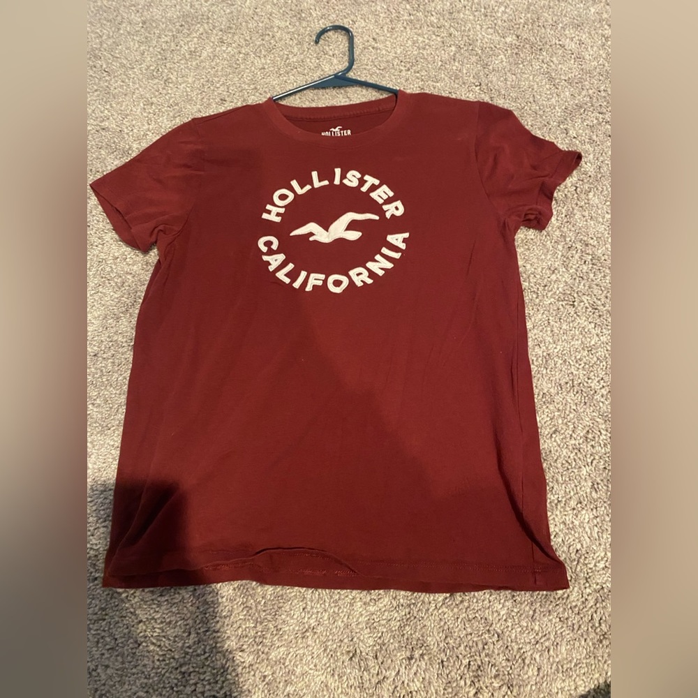 size medium hollister t shirt
